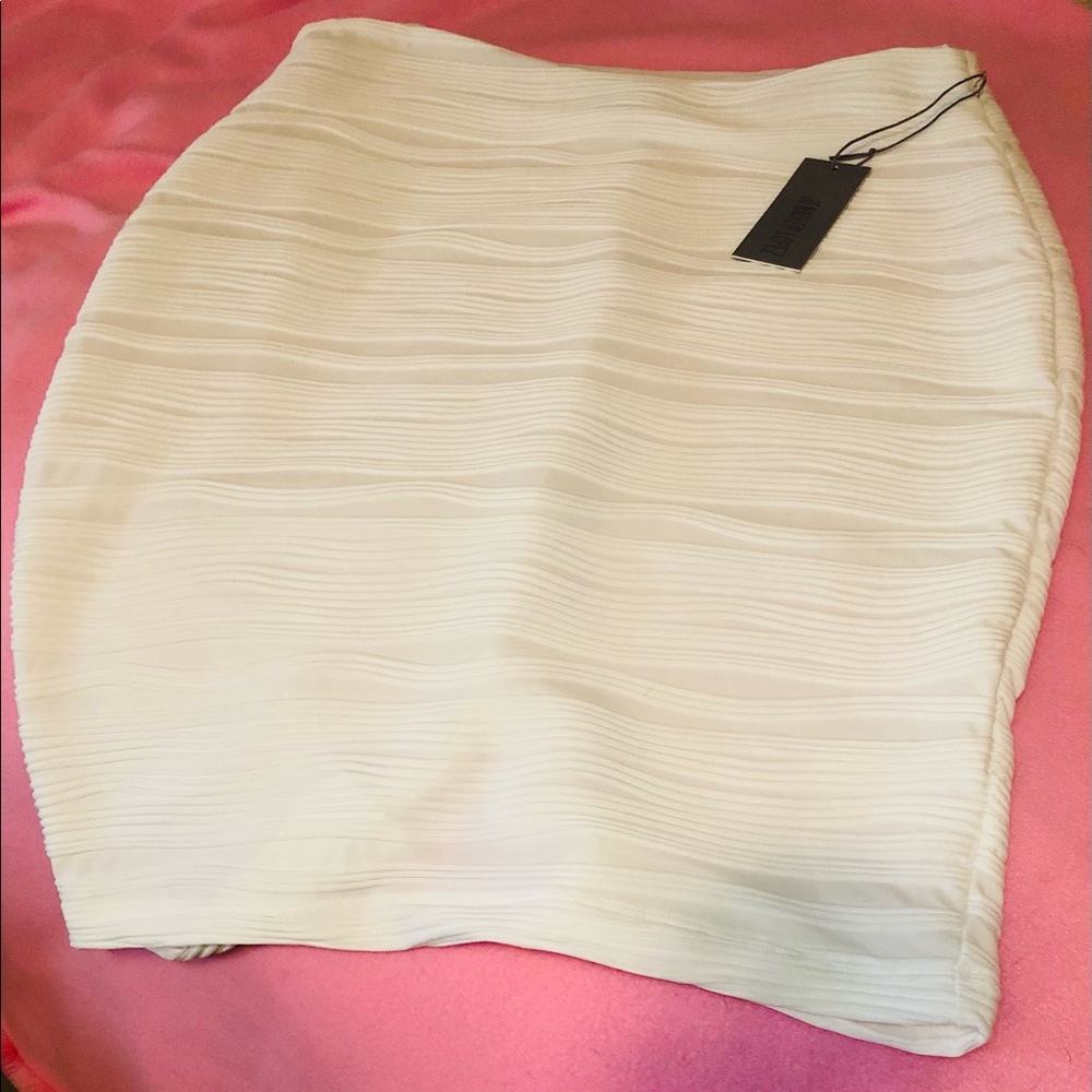 NWT Jennifer Lopez lined White skirt